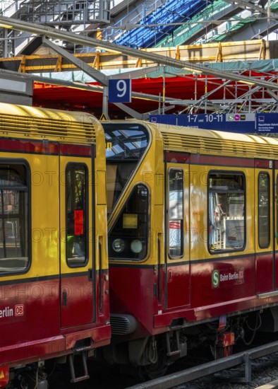 S-Bahn, platform and construction work at Berlin Ostbahnhof, Friedrichshain, Berlin, Germany, Europe