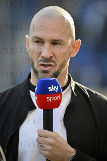 Coach Christian Ilzer TSG 1899 Hoffenheim Portrait in interview Microphone Microphone Logo SKY PreZero Arena, Sinsheim, Baden-Württemberg, Germany, Europe