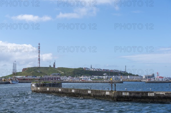 View of the offshore island of Heligoland from the outer harbour, cliff edge, Hlegoländer Oberland, quay wall, North Sea, Pinneberg district, Heligoland, Schleswig-Holstein, Germany, Europe