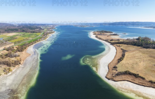 Aerial view, panorama of the Markelfinger Winkel in western Lake Constance, on the right the Mettnau peninsula, on the left the shore of Lake Constance near Markelfingen at low tide with the island of Reichenau on the horizon, district of Constance, Baden-Württemberg, Germany, Europe