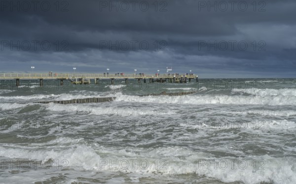 Storm, bad weather, waves, beach, Baltic Sea, pier, Kühlungsborn, Rostock district, Mecklenburg-Western Pomerania, Germany, Europe