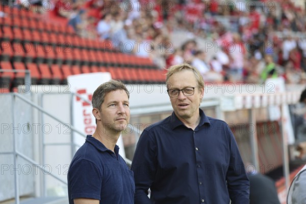 Jochen Saier (SC Freiburg Sports Director) and Sports Director Klemens Hartenbach (SC Freiburg) at the football test match: SC Freiburg, AC Florence REGULATIONS PROHIBIT ANY USE OF PHOTOGRAPHS AS IMAGE SEQUENCES AND/OR QUASI-VIDEOn Photo: Joachim Hahne/johapress