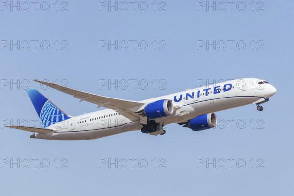 MELBOURNE, AUSTRALIA - SEPTEMBER 07, 2024: A United Airlines Boeing 787-9 Dreamliner takes off from Melbourne on September 7th 2024