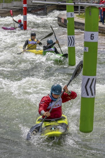 Kayak competition on the Augsburg ice canal with kayak paddlers, kayak, Augsburg, Swabia, Bavaria, Germany, Europe