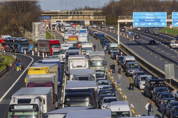 A lorry carrying hazardous goods caught fire on the A4 motorway at the Dresdner Tor service station. The motorway was temporarily closed in both directions - there were considerable traffic obstructions with several kilometres of tailbacks on the A4 and A17 and the diversion routes, Dresden, Saxony, Germany, Europe