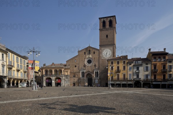 Italy Lodi 89784 Piazza della Vittoria north-east square front m Cathedral S Bassiano 1163-1284 tower rebuilt in the 16th century left next to it baroque façade of the old town hall BROLETTO