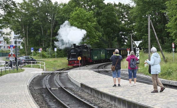 DEU, Germany, Sellin (Rügen) : The Workers' Welfare Organisation (AWO) has designed a trip to Rügen for senior citizens as a special experience for its guests. Travelling on the speeding Roland is a standard part of every experience on Rügen, Europe