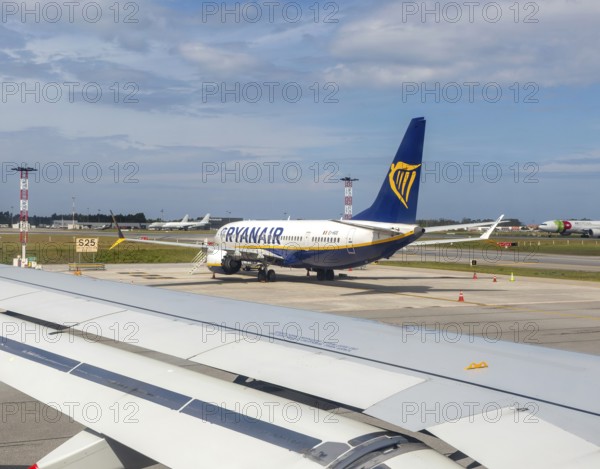 Ryanair Boeing 737 MAX 8-200 plane, Aeroporto Francisco Sa Carneiro, Porto airport, Portugal, Europe