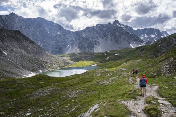 Hikers in front of the Neue Reichenberger Hütte, Hohe Tauern, Austria, Europe