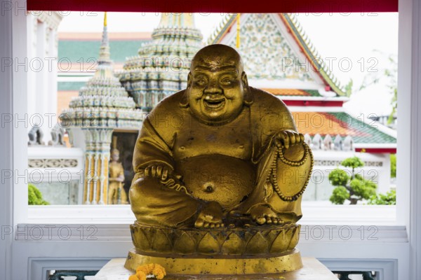 Golden Buddha statue, Wat Pho (Temple of the Reclining Buddha), Bangkok, Thailand, Asia