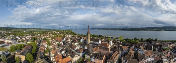 Luftbild, Panorama von der Stadt Radolfzell am Bodensee mit dem Radolfzeller Münster am Abend, Landkreis Konstanz, Baden-Württemberg, Deutschland