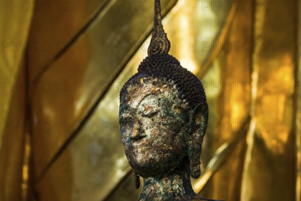 Golden Buddha statue, Wat Pho (Temple of the Reclining Buddha), Bangkok, Thailand, Asia