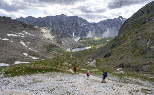 Hikers in front of the Neue Reichenberger Hütte, Hohe Tauern, Austria, Europe