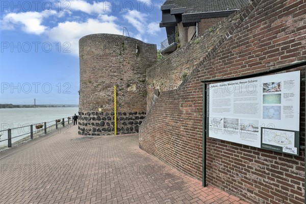 View of historic town wall and former customs tower for customs duties on the Rhine promenade of Rees on the Lower Rhine, left river Rhine, Rees, North Rhine-Westphalia, Germany, Europe