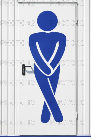 Eine Türe von einem Toilettenhaus, bedruckt mit einem Piktogramm von einer Person die ein dringendes Bedürfnis einer Harnentleerung verspürt, Deutschland