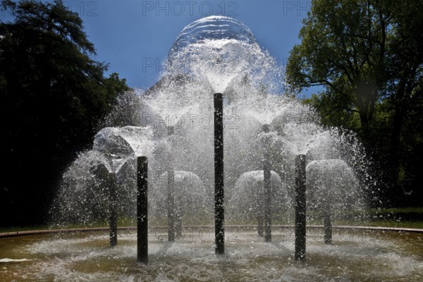 Water bell fountain in the spa gardens, Bad Homburg vor der Höhe, Hesse, Germany, Europe
