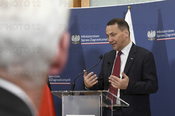 Polish Foreign Minister Radoslaw Sikorski at a joint press conference with his German counterpart, Foreign Minister Annalena Bärbock, at the Collegium Polonicum in Slubice. The two met for talks in the border region of the twin city of Frankfurt/Oder and Slubice, first on the Polish side and then on foot across the Oder Bridge, before answering questions from students at Viadrina University