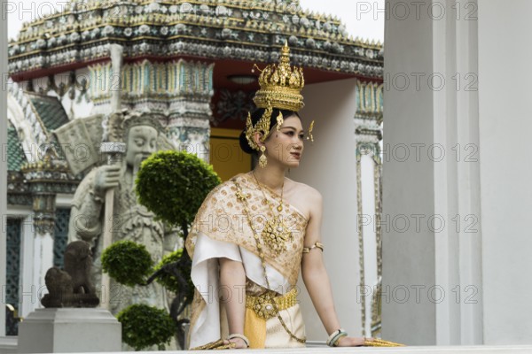 Thai traditionally and festively dressed young woman, Wat Pho, Bangkok, Thailand, Asia