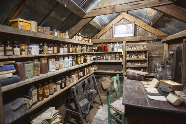 Clinton, Tennessee - The Museum of Appalachia, a collection of pioneer buildings and artifacts