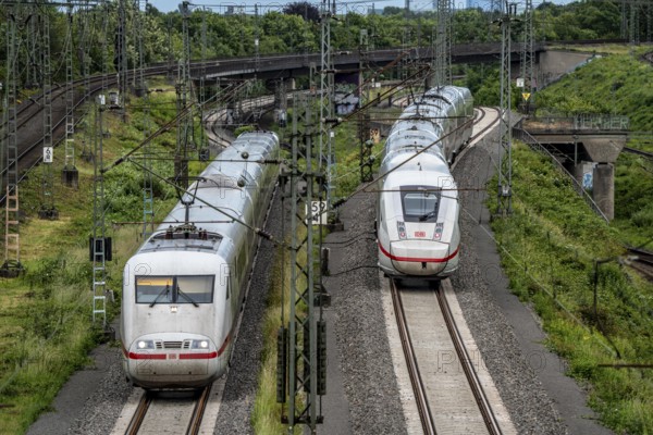 ICE 2, left, ICE 4 train on the line between Bochum and Dortmund, near Dortmund-Marten, multi-lane line for local and long-distance traffic, Dortmund, North Rhine-Westphalia, Germany, Europe