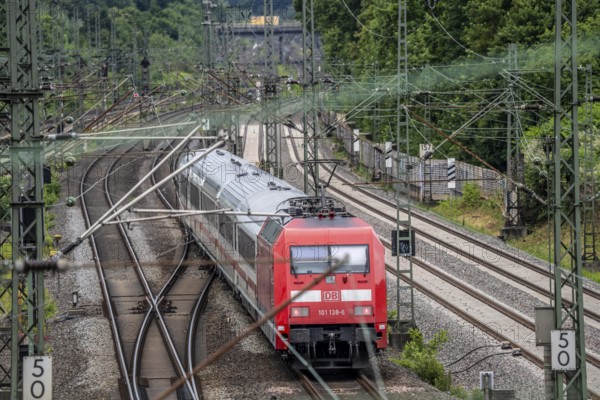 IC train, Intercity, on the line between Bochum and Dortmund, at Dortmund-Marten, multi-track line for local and long-distance traffic, Dortmund, North Rhine-Westphalia, Germany, Europe