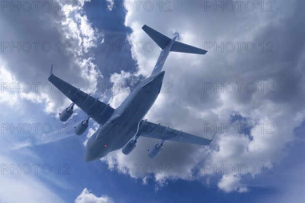 Boing C-17, strategic military transport aircraft of the US Air Force, cloudy sky, Bavaria, Germany, Europe