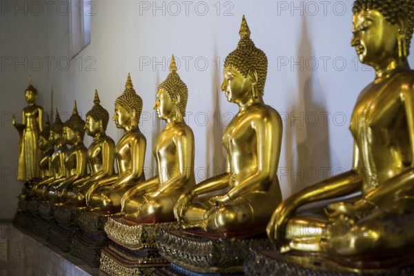 Golden Buddha statues, Wat Pho (Temple of the Reclining Buddha), Bangkok, Thailand, Asia