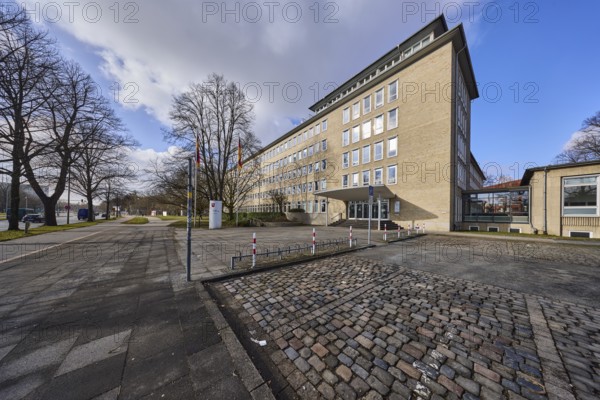 Tax office Hannover-Mitte, office building, pavement, paving slabs, bare wintry trees, blue sky, cumulus clouds, street Lavesallee, Hannover, state capital, region Hannover, Lower Saxony, Germany, Europe