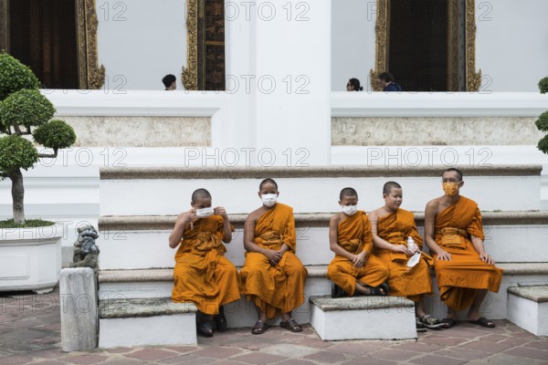 Buddhist monks, Wat Pho, Bangkok, Thailand, Asia