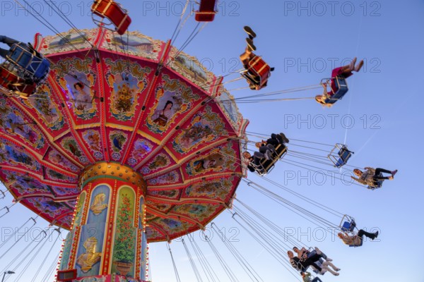 Chain carousel, amusement ride, carousel, Passauer Mai Dult, folk festival, funfair, Passau, Lower Bavaria, Bavaria, Germany, Europe