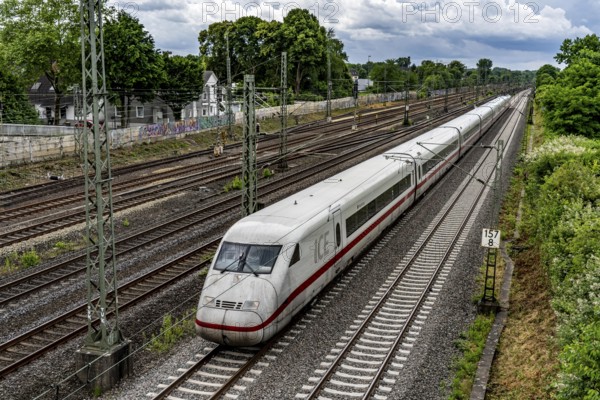 ICE 2 train on the line between Bochum and Dortmund, near Dortmund-Marten, multi-lane line for local and long-distance traffic, Dortmund, North Rhine-Westphalia, Germany, Europe