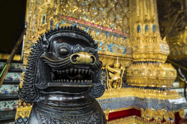 Wat Phra Kaeo temple, old royal palace, Bangkok, Thailand, Asia