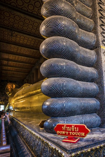 Wat Pho (Temple of the Reclining Buddha), Bangkok, Thailand, Asia