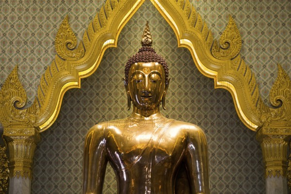 Golden Buddha statue, Wat Trai Mit Witthayaram Worawihan, Chinatown, Bangkok, Thailand, Asia