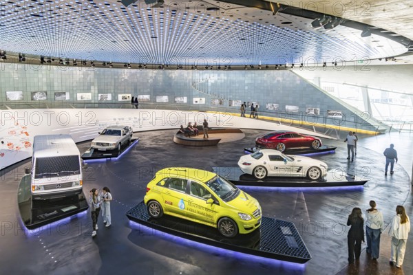 Mercedes-Benz Auto 2000 from 1981: The Mercedes-Benz Museum in Stuttgart presents a journey through the automotive history of the global corporation. Myth 6: The road to emission-free mobility, 1982 to the present day. The history of the Mercedes star begins with the first automobile in 1886. 160 vehicles are on display. Stuttgart, Baden-Württemberg, Germany, Europe