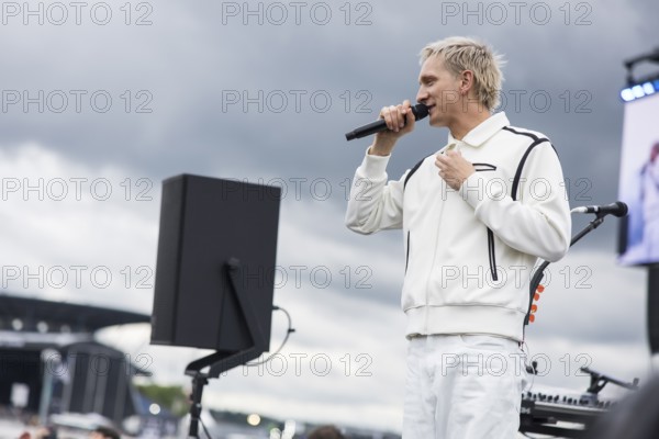 Felix Brummer (Felix Kummer), singer of Kraftklub at a secret gig of the band at the Rock am Ring Festival on Saturday, Nürburgring race track race track, 07.06.2025