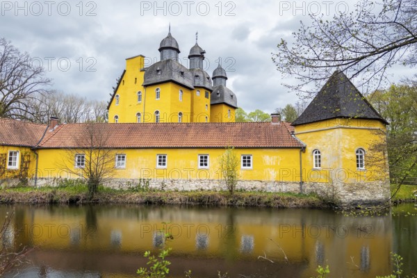 Schloss Holte, Schloss Holte-Stukenbrock, North Rhine-Westphalia, Germany, Baroque yellow castle, hunting lodge with towers and moat under a grey sky, Europe