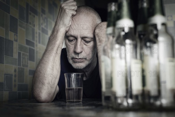 A desperate man falls into depression and becomes alcoholic and miserable. His addiction leads him to a state of loneliness and poverty. He has no hope and could be suicidal