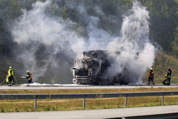 SALO, FINLAND, AUGUST 17, 2018: Firefighters extinguish vehicle fire on E18 in Salo. Delivery truck is completely destroyed in fire. No personal injuries. Credit: Taina Sohlman/ Alamy Live News