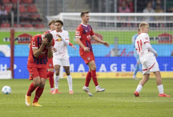 Football match, Benedikt GIMBER 1.FC Heidenheim, left, cannot understand the decision of the referee Sascha STEGEMANN and holds his hands on his bent head, football stadium Voith-Arena, Heidenheim