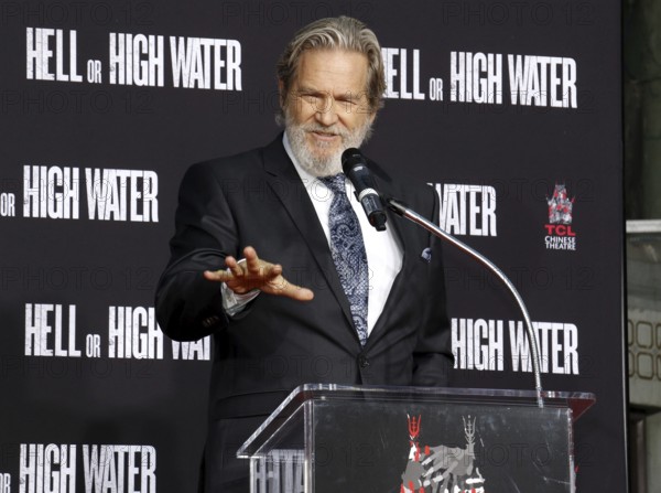 Jeff Bridges at Jeff Bridges Hand And Footprint Ceremony held at the TCL Chinese Theatre IMAX in Hollywood, USA on January 6, 2017