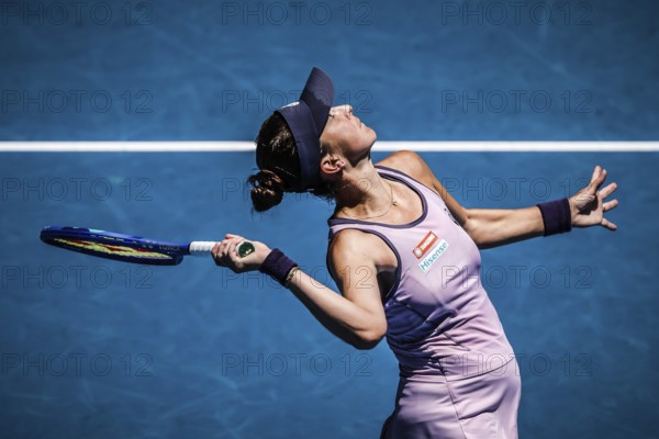 MELBOURNE, AUSTRALIA - JANUARY 19: Belinda Bencic of Switzerland serves to Coco Gauff of USA on day eight of the 2025 Australian Open at Melbourne Park on January 19, 2025 in Melbourne, Australia, Oceania