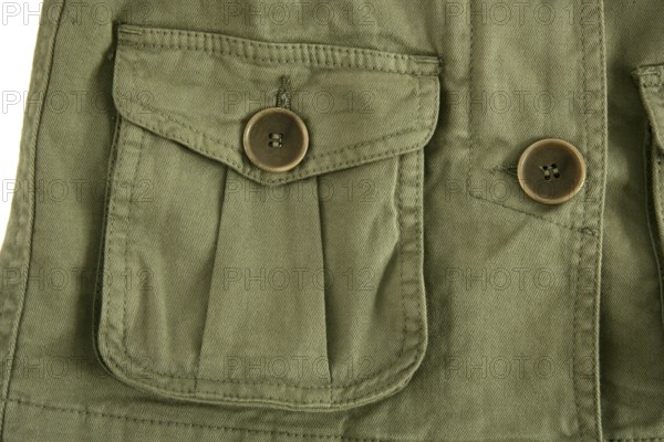 Green jacket pocket militar inspired fashion trend detail