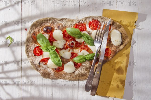 Margherita pizza with whole wheat flour for glucose