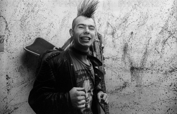 Germany, Berlin, 06.09.1991, Punk at KDW, pub, Neue Schönhauser Straße, Europe