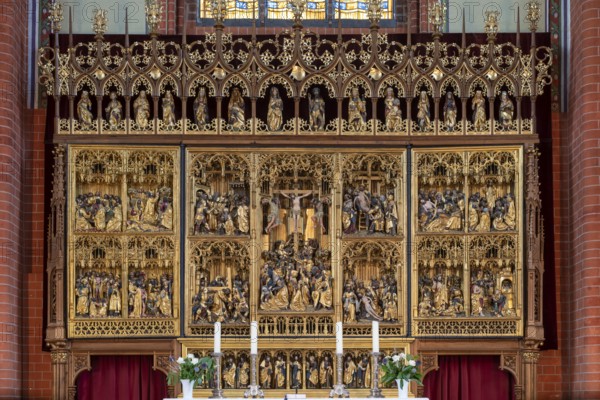 Güstrow, St Mary's Parish Church, St Mary's Church, winged altar by the Brussels carver Jan Borman from 1522