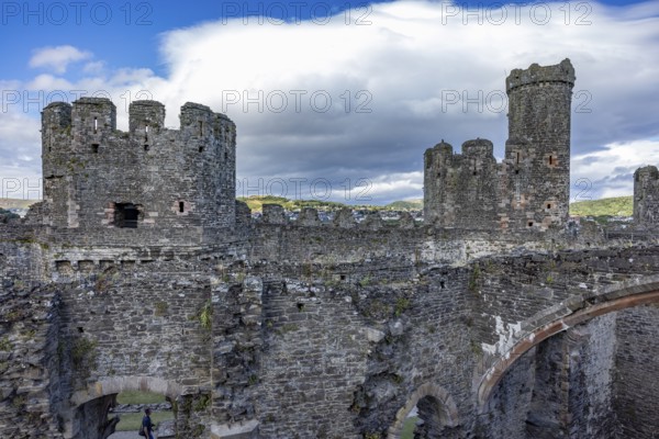 Conwy Castle, historic castle ruins, castle wall with arches and towers, Conwy, Wales, Great Britain