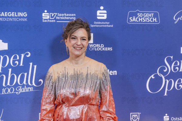 The SemperOperaball 2025 celebrated its 100th anniversary on Friday. Germany's most beautiful classical entertainment event once again proved to be a complete success this year and offered a first-class programme created by top artists. Traditionally, thousands of Dresdeners also celebrated the event of the year outside on the theatre square at the SemperOperairball. Martina Gedeck CHOROS Award Art and Culture, Dresden, Saxony, Germany, Europe