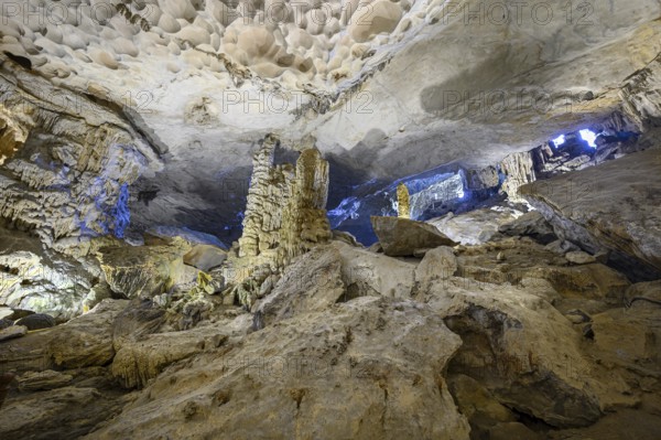 Hang Sung Sot Cave or Grotto of Surprises, Halong Bay in Vietnam
