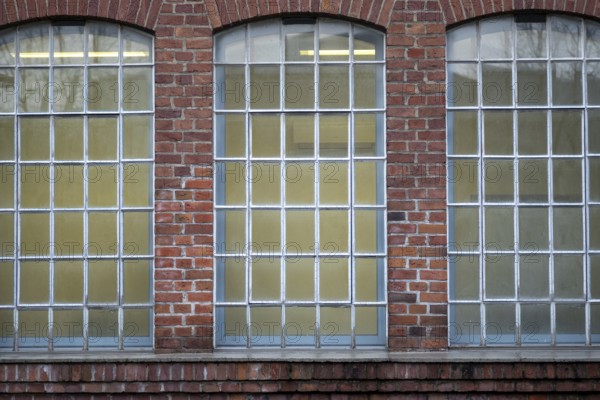 Of 100 years old industrieal buildings, windows